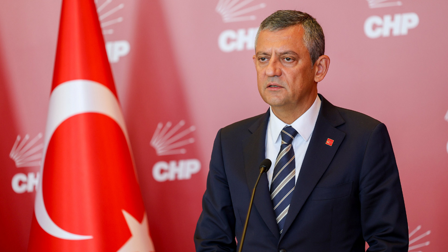 Özgür ÖZEL Genel Başkan Fotoğrafı